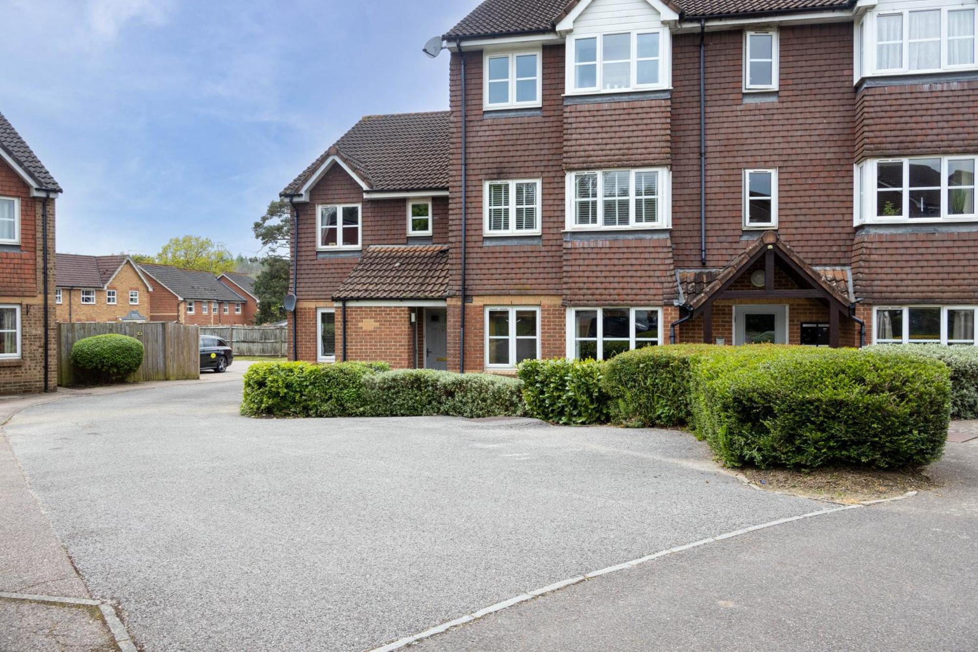 Modern 2 Bed Apartment Near Gatwick Crawley  Luaran gambar