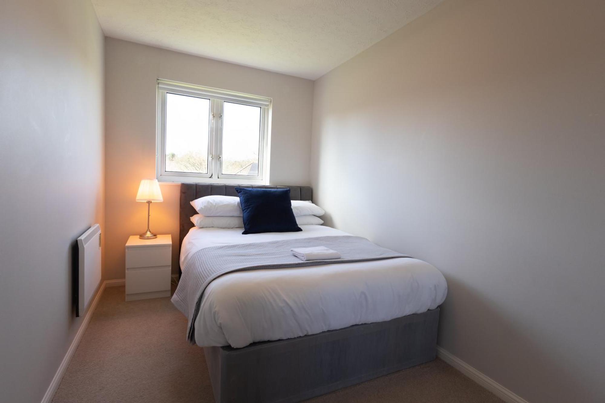 Modern 2 Bed Apartment Near Gatwick Crawley  Luaran gambar